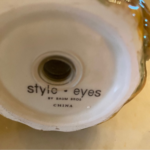 Style-Eyes by Baum Bros Pineapple Salt & Pepper Shaker Set - Picture 3 of 7